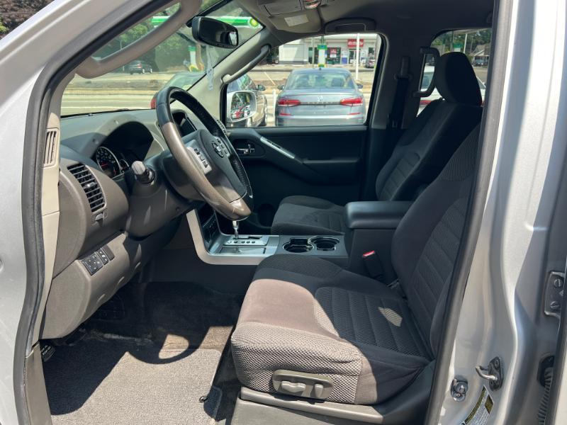 Nissan Pathfinder LE 2WD 2012