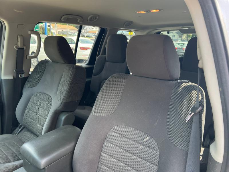 Nissan Pathfinder LE 2WD 2012
