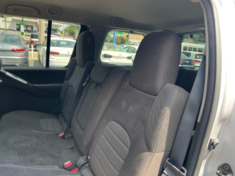 Nissan Pathfinder LE 2WD 2012