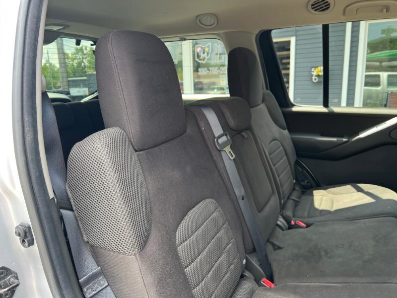 Nissan Pathfinder LE 2WD 2012