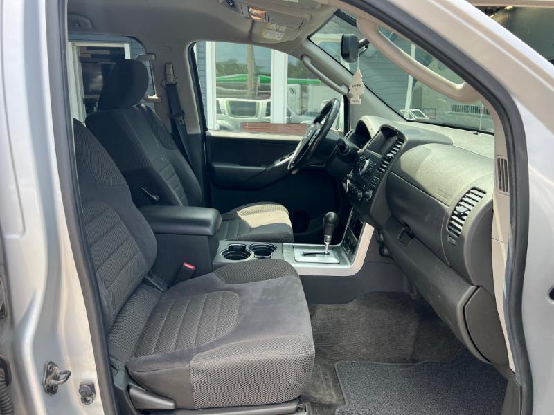 Nissan Pathfinder LE 2WD 2012