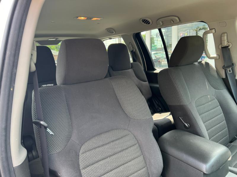 Nissan Pathfinder LE 2WD 2012