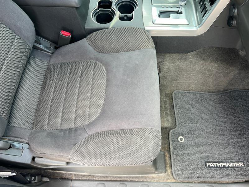 Nissan Pathfinder LE 2WD 2012