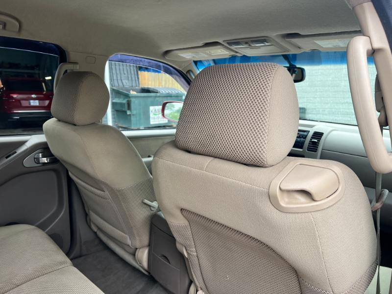 Nissan Frontier LE Crew Cab 4WD 2008