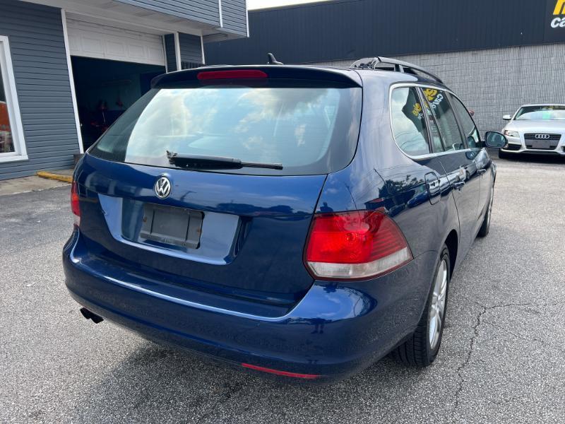 Volkswagen Jetta SportWagen 2.0L TDI 2011