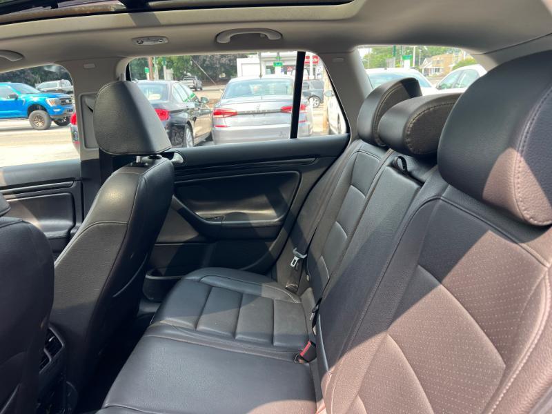 Volkswagen Jetta SportWagen 2.0L TDI 2011