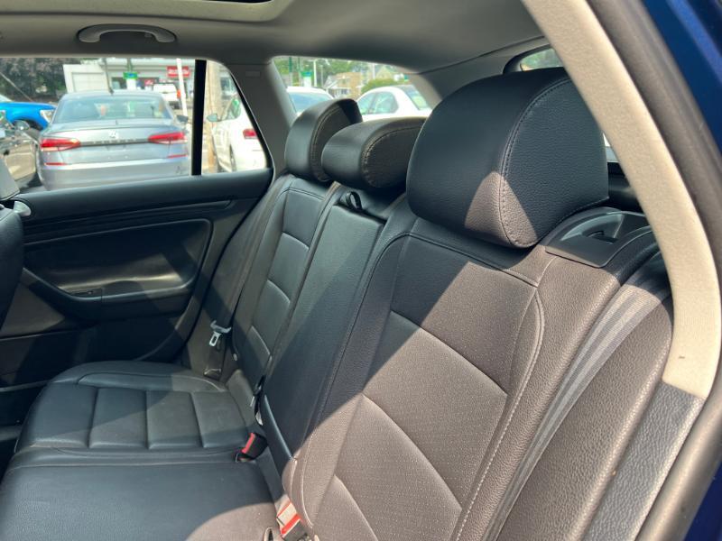 Volkswagen Jetta SportWagen 2.0L TDI 2011