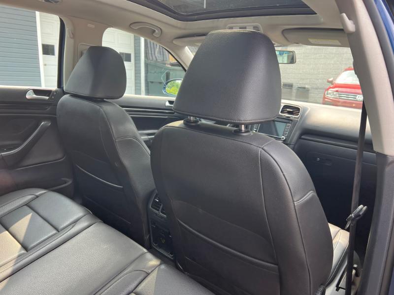 Volkswagen Jetta SportWagen 2.0L TDI 2011