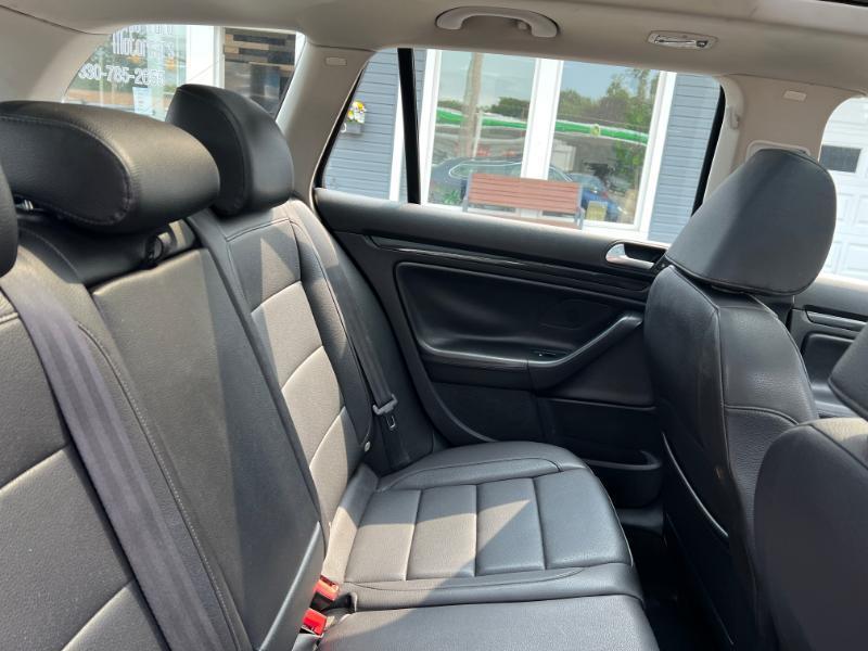 Volkswagen Jetta SportWagen 2.0L TDI 2011