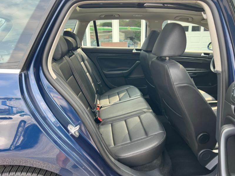 Volkswagen Jetta SportWagen 2.0L TDI 2011