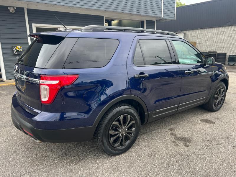 Ford Explorer Base FWD 2011