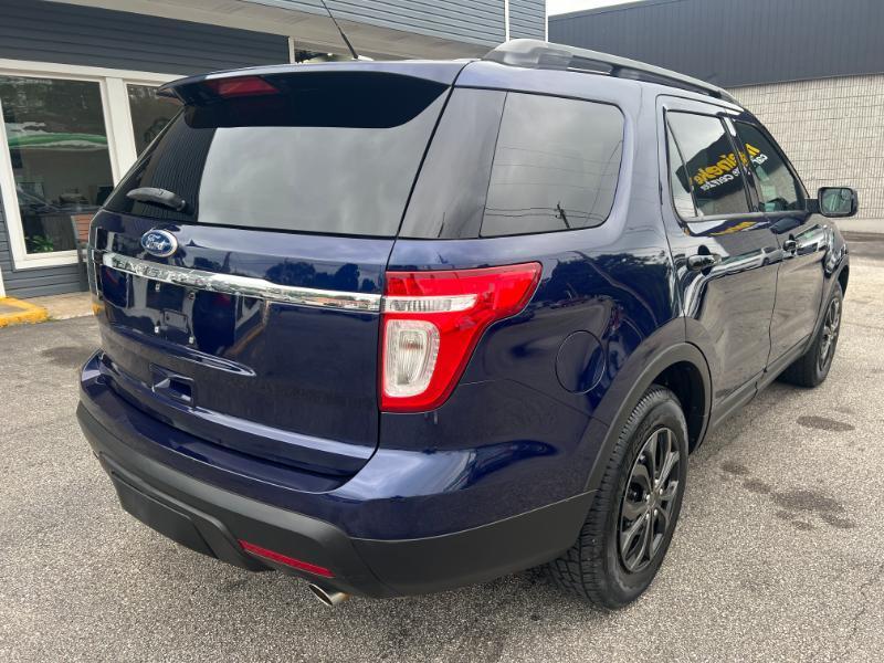 Ford Explorer Base FWD 2011