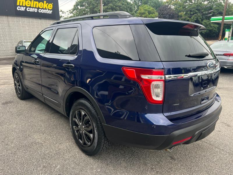 Ford Explorer Base FWD 2011
