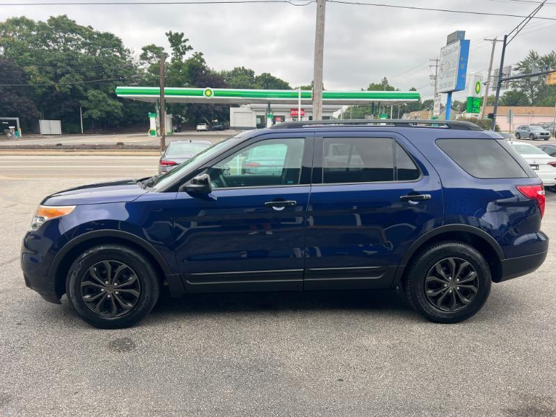 Ford Explorer Base FWD 2011