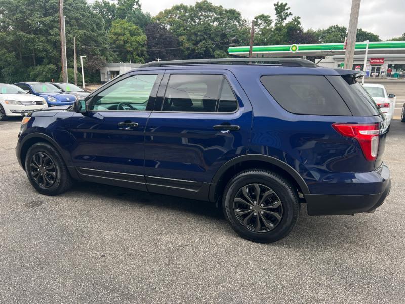 Ford Explorer Base FWD 2011
