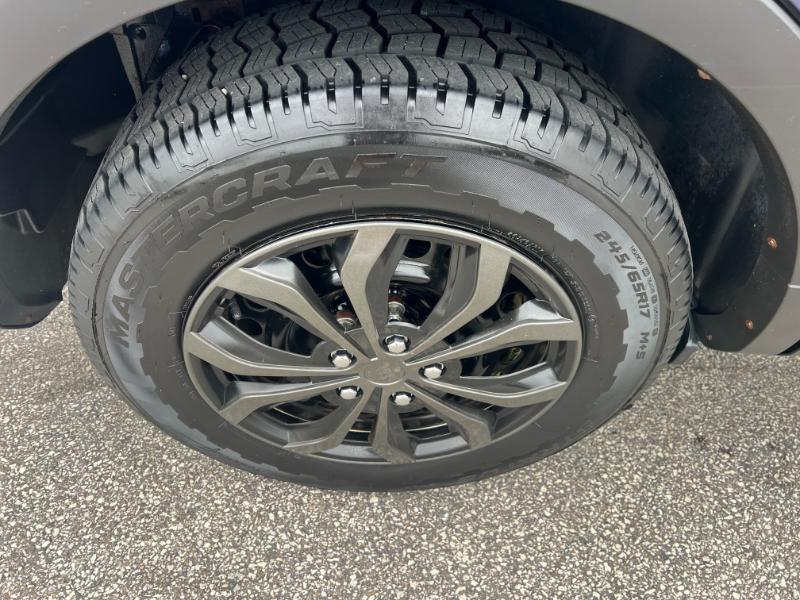 Ford Explorer Base FWD 2011