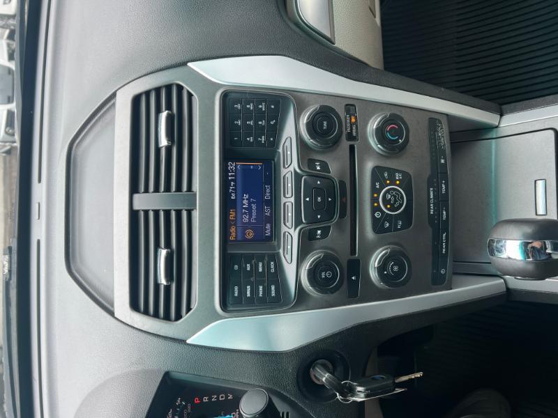 Ford Explorer Base FWD 2011