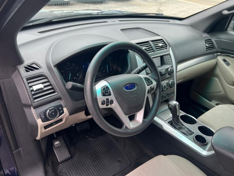 Ford Explorer Base FWD 2011