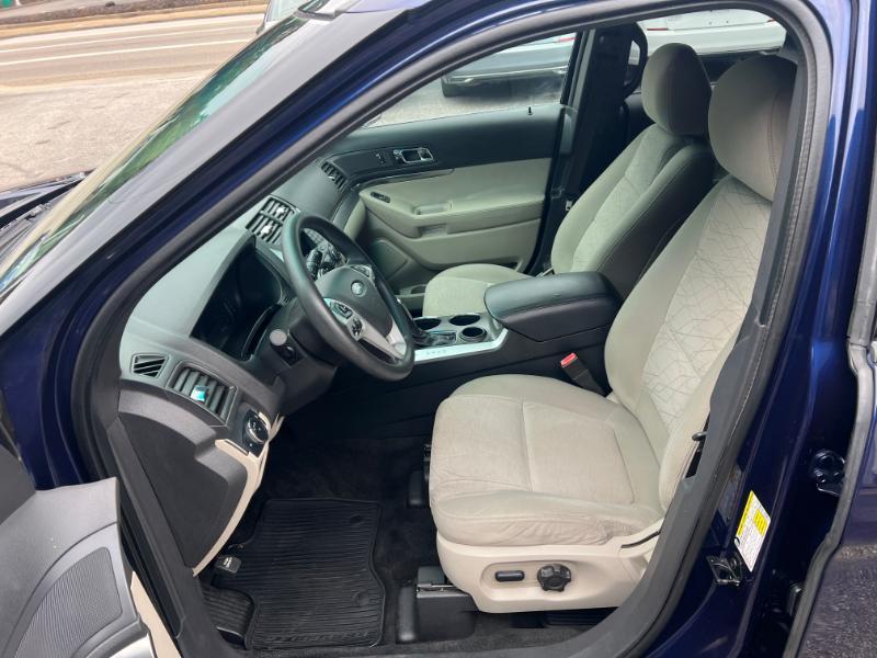 Ford Explorer Base FWD 2011