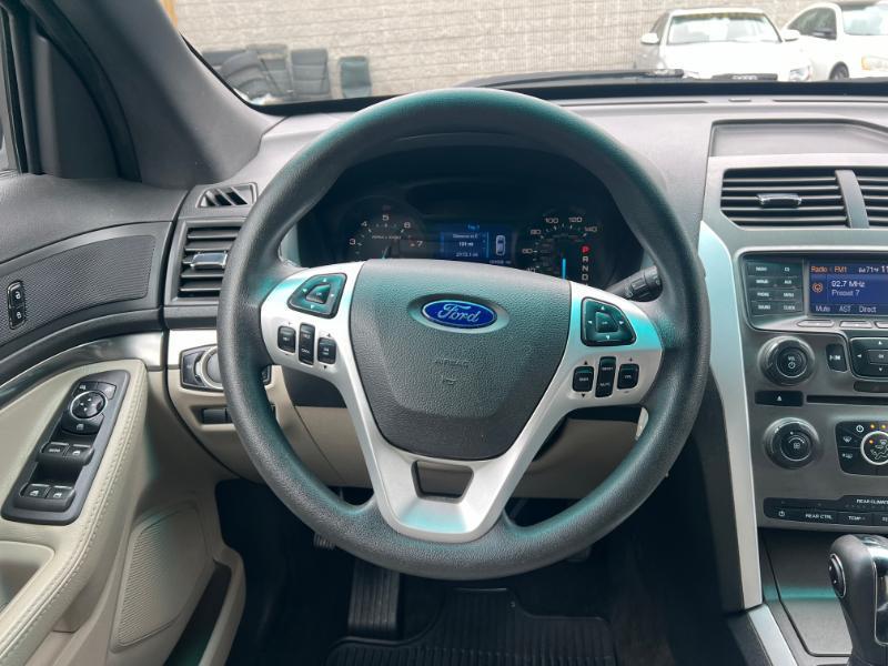 Ford Explorer Base FWD 2011