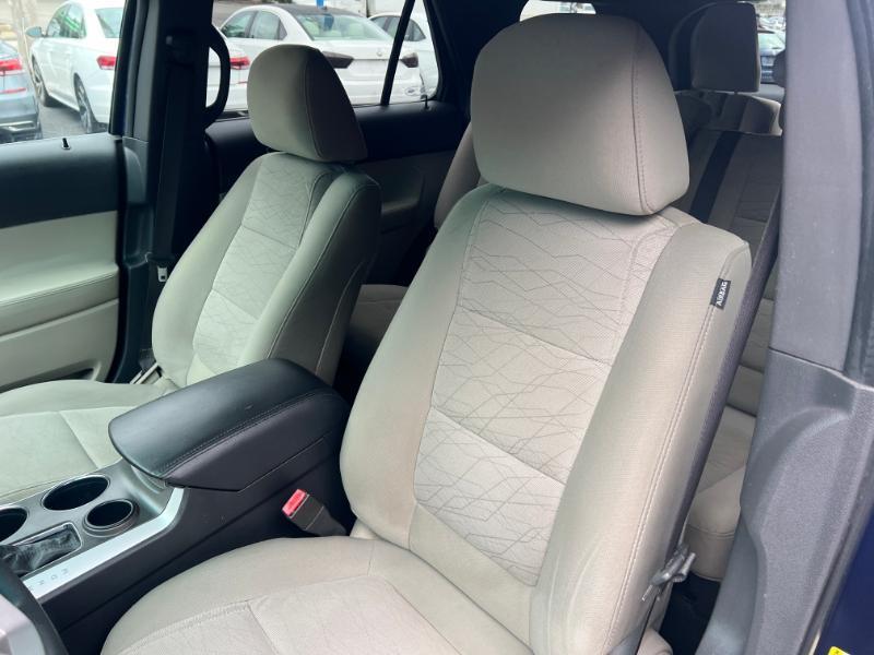 Ford Explorer Base FWD 2011