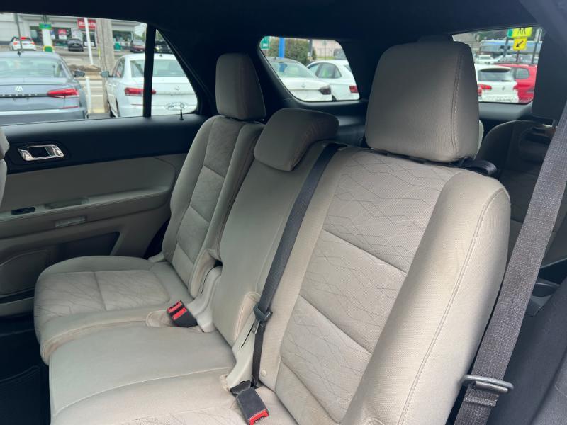 Ford Explorer Base FWD 2011
