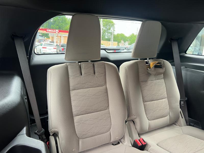 Ford Explorer Base FWD 2011