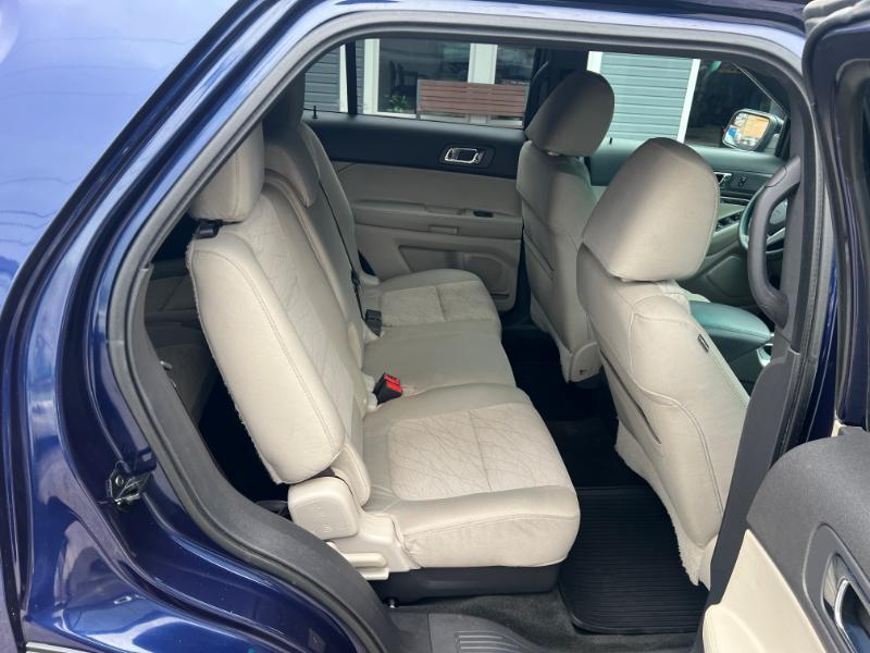 Ford Explorer Base FWD 2011
