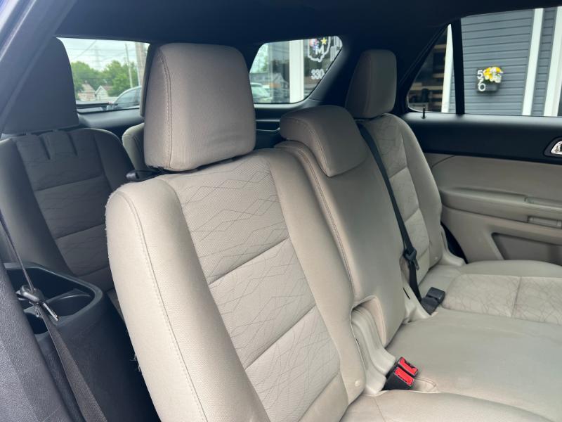 Ford Explorer Base FWD 2011