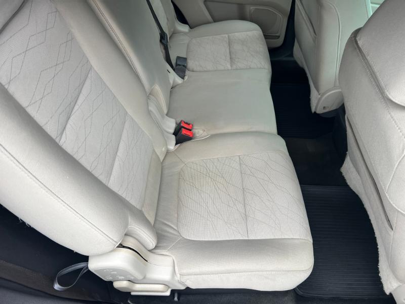 Ford Explorer Base FWD 2011