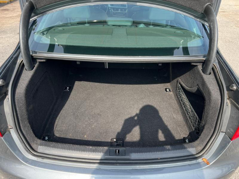 Audi A4 2.0T Sedan quattro Tiptronic 2013
