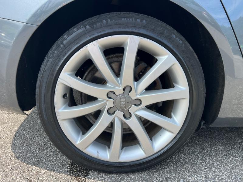 Audi A4 2.0T Sedan quattro Tiptronic 2013