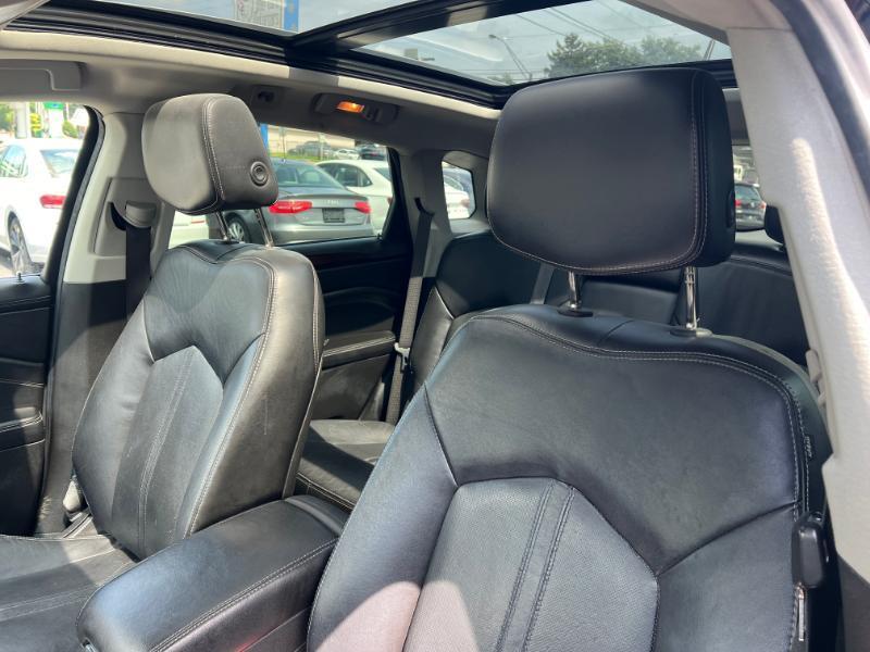 Cadillac SRX Luxury AWD 2012
