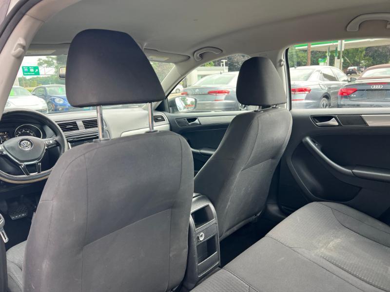 Volkswagen Jetta SE 6A 2015