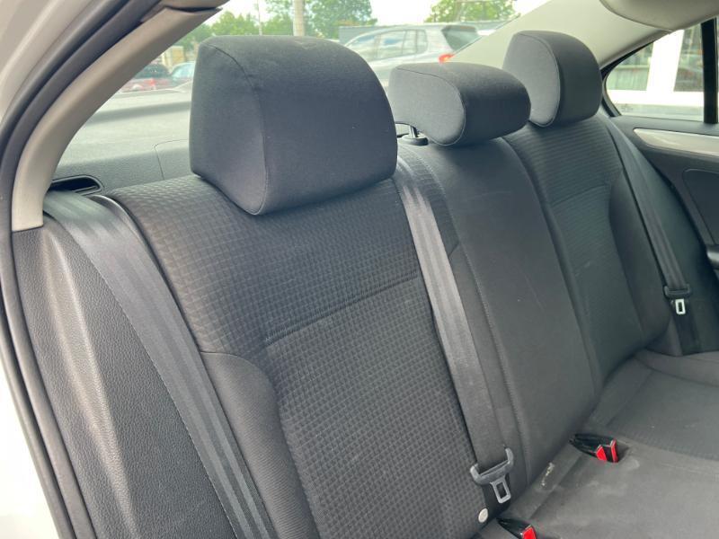 Volkswagen Jetta SE 6A 2015