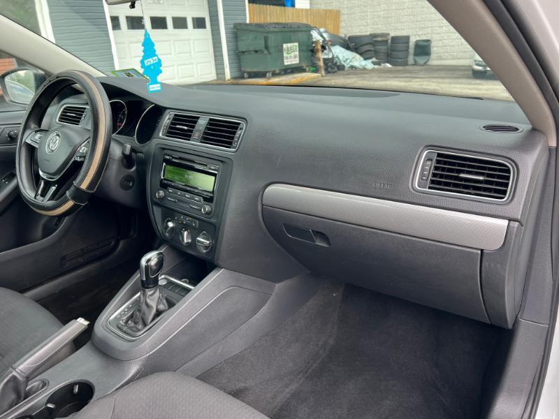 Volkswagen Jetta SE 6A 2015