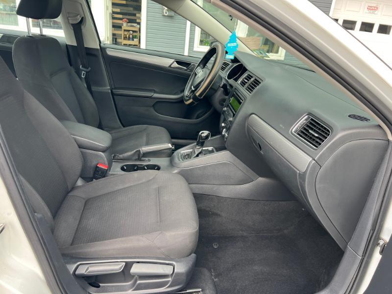 Volkswagen Jetta SE 6A 2015