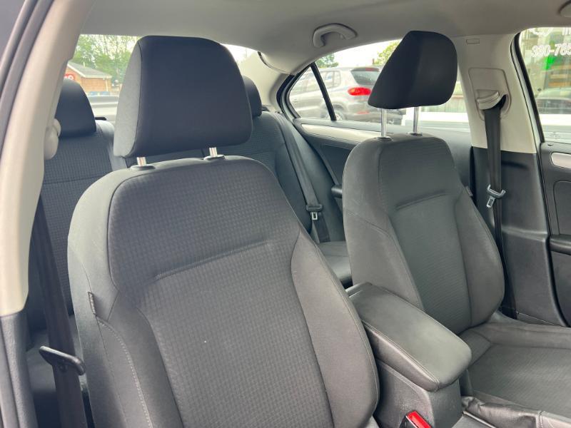 Volkswagen Jetta SE 6A 2015