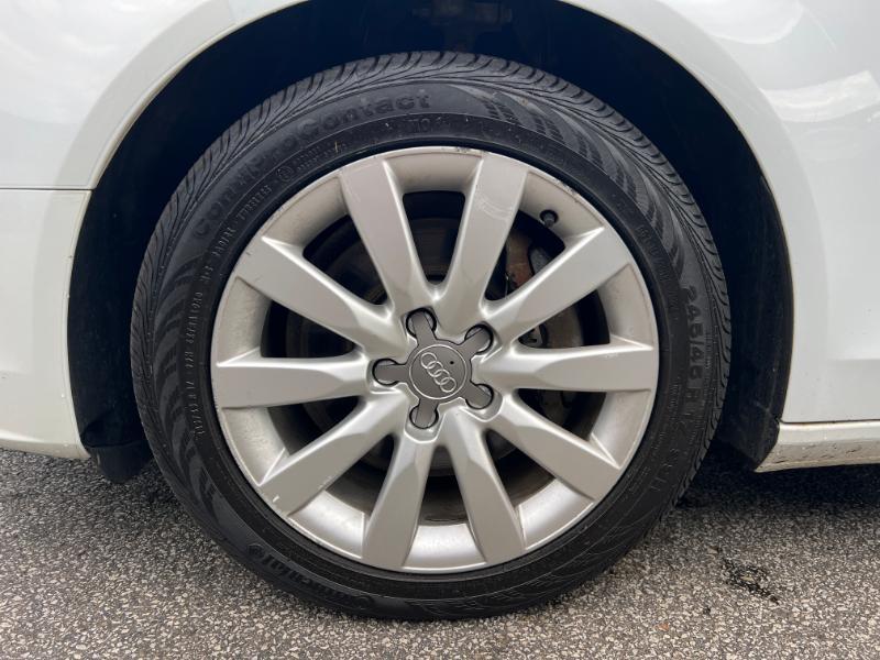 Audi A4 2.0T Premium Sedan quattro Manual 2013