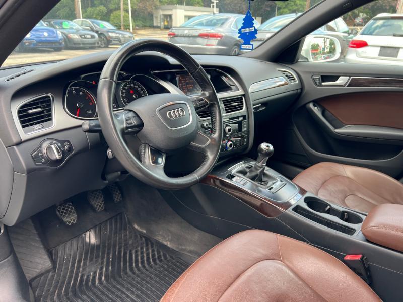 Audi A4 2.0T Premium Sedan quattro Manual 2013