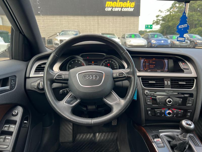 Audi A4 2.0T Premium Sedan quattro Manual 2013
