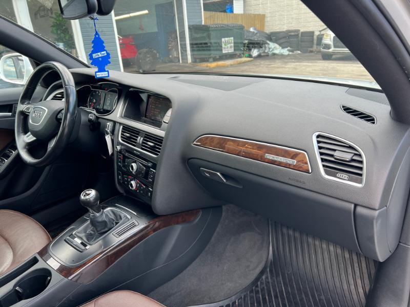 Audi A4 2.0T Premium Sedan quattro Manual 2013