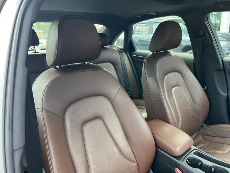 Audi A4 2.0T Premium Sedan quattro Manual 2013