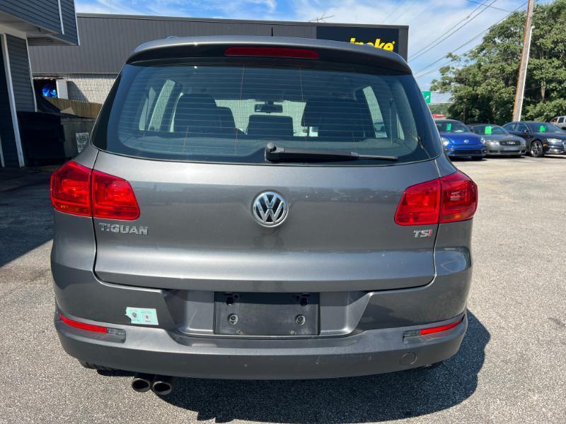 Volkswagen Tiguan SE 2016