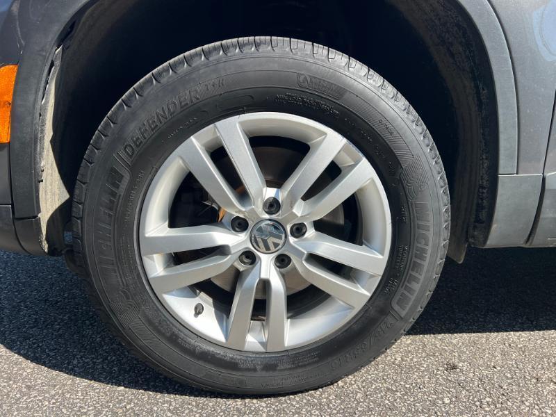 Volkswagen Tiguan SE 2016