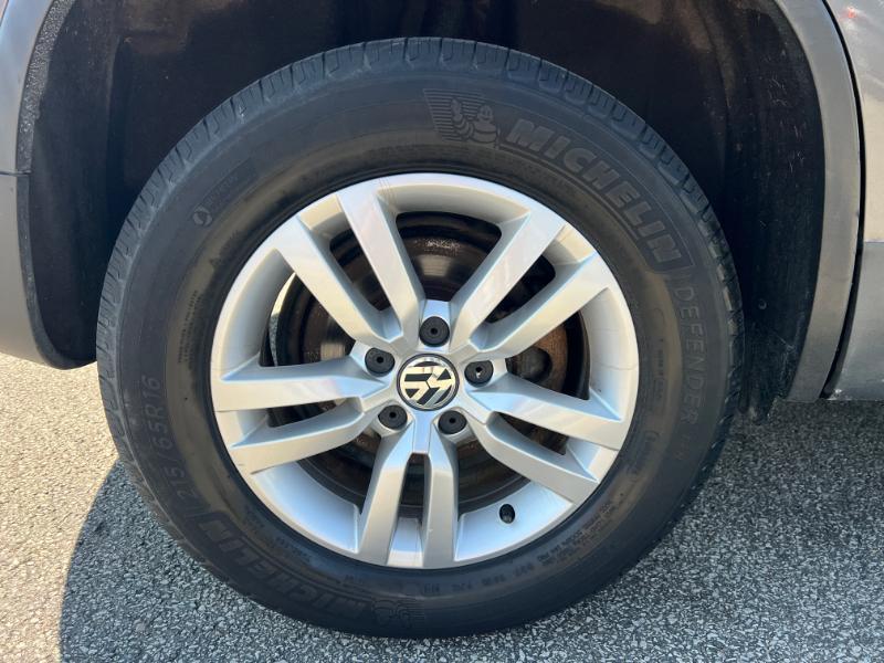 Volkswagen Tiguan SE 2016