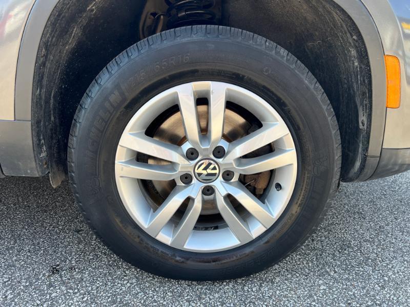 Volkswagen Tiguan SE 2016