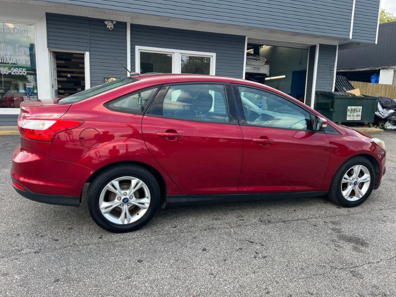 Ford Focus SE Sedan 2013