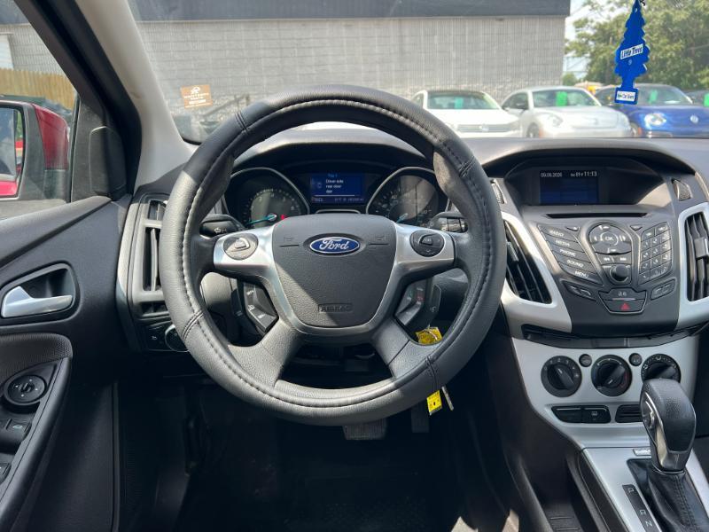 Ford Focus SE Sedan 2013