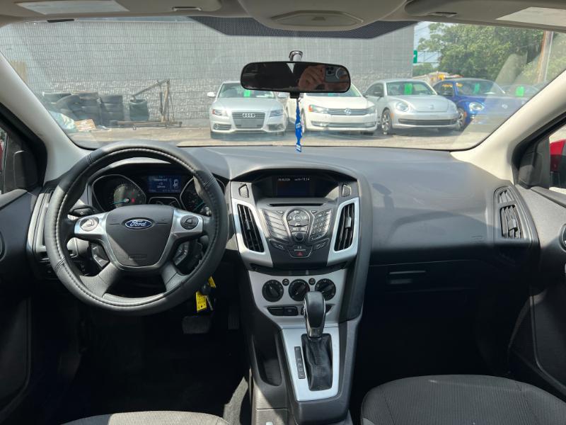 Ford Focus SE Sedan 2013